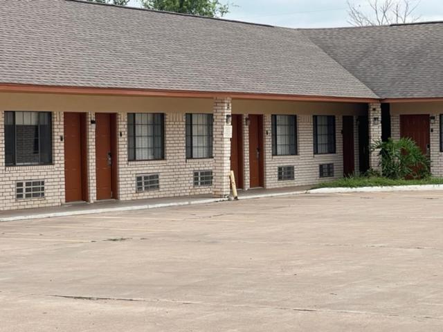 Garden Inn & Suites Hebbronville Exterior photo